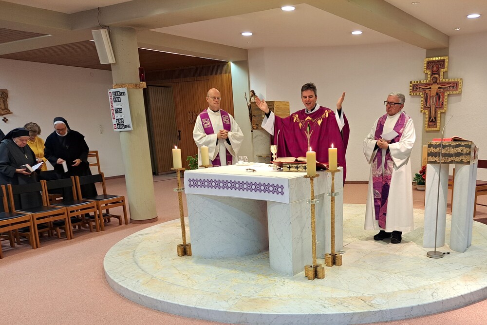 Festgottesdienst mit Pfarrer Dietmar Neubauer / Oblatinnen Linz Festgottesdienst mit Pfarrer Dietmar Neubauer