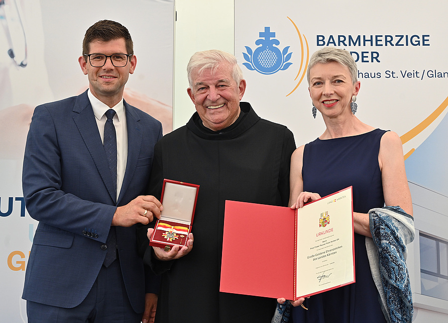 Frater Paulus Kohler wurde im Rahmen der Feierlichkeiten das Große Goldene Ehrenzeichens des Landes Kärnten verliehen.