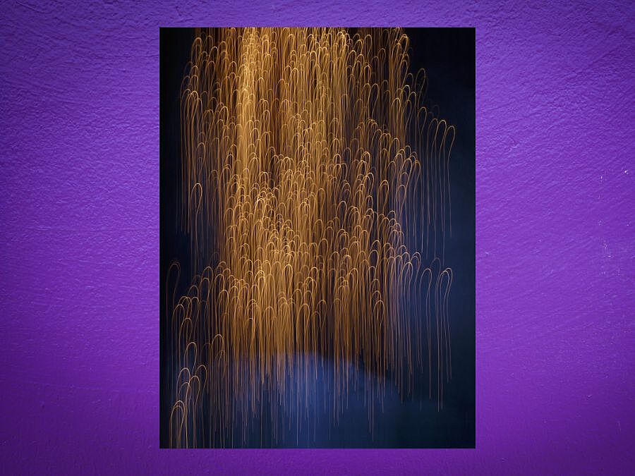 In der Stiftskirche Klosterneuburg ist ein vom Künstler Harald Woschitz neu gestaltetes Fastentuch zu sehen.