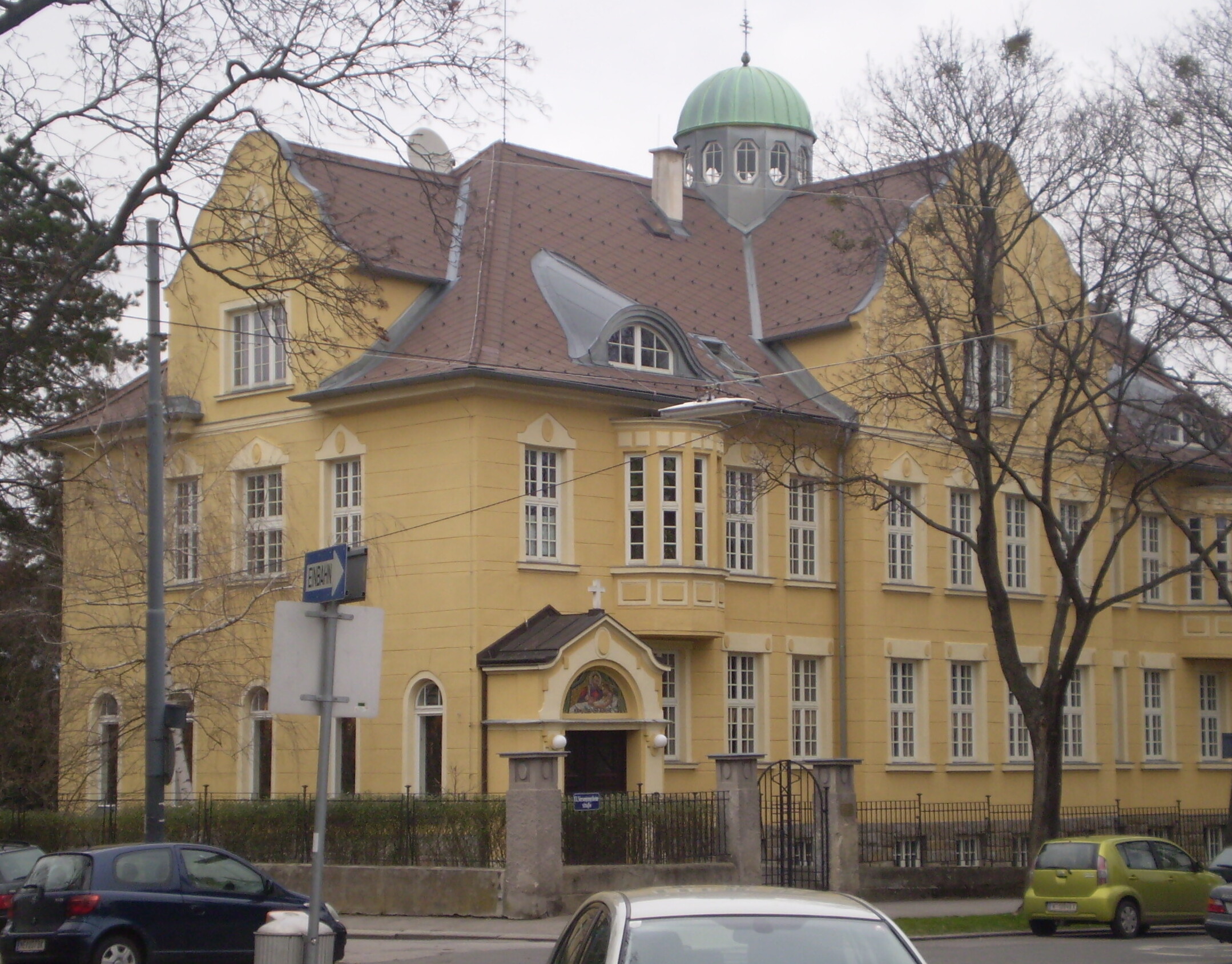 Versorgungsheimstraße 72, 1130 Wien / Eknuf, Maria Heil der Kranken Hietzing, als gemeinfrei gekennzeichnet, Details auf Wikimedia Commons Maria Heil der Kranken