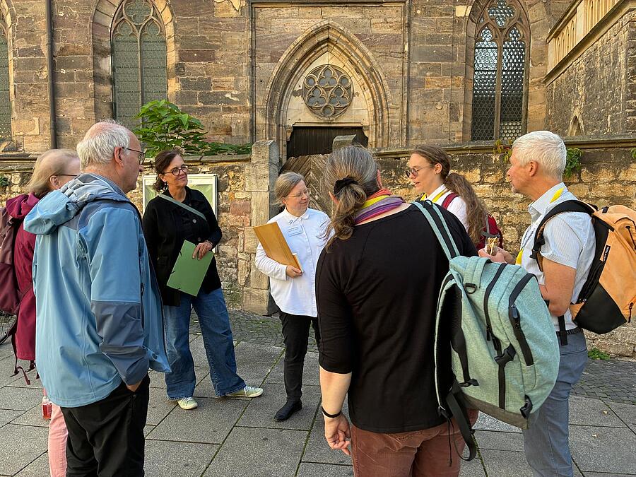 Die Workshops führten die Teilnehmer.innen an unterschiedliche Orte der Erfurter Kirchenlandschaft. / Gertraud Schaller-Pressler Die Workshops führten die Teilnehmer.innen an unterschiedliche Orte der Erfurter Kirchenlandschaft.