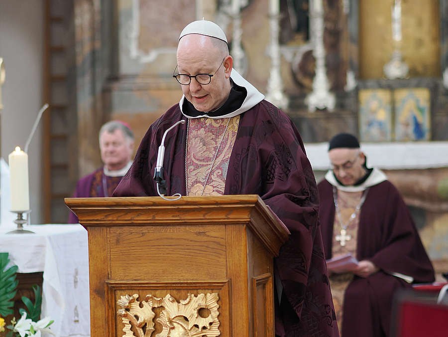Der Generalabt der Trappisten, Bernardus Peeters, hielt die Predigt in der Stiftskirche Engelszell.