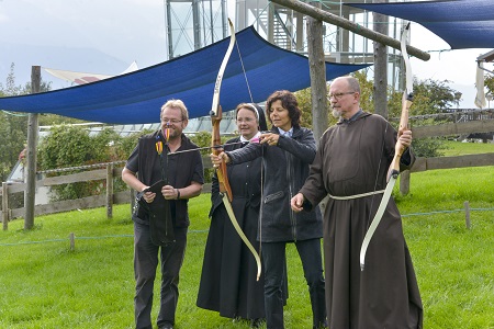 viel. wesentlich. mehr. weninger / Foto Jack Haijes, Weinmeisterstraße 9, 4560 Kirchdorf/Krems, Österreich, Jack Haijes Profibergsteigein Kaltenbrunner: Ganz tief in sich hineinspüren und der Intuition folgen
Gerlinde Kaltenbrunner hat im Rahmen des Themenschwerpunktes „viel mehr wesentlich weniger“ das Thema „Mehr die eigene Berfung leben“ mit der Ursulinen-Orden