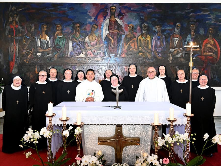 In einem Festgottesdienst dankten die Benediktinerinnen der Anbetung für 100 Jahre in Simmering. / Vietnamesische Gemeinde Wien In einem Festgottesdienst dankten die Benediktinerinnen der Anbetung für 100 Jahre in Simmering.