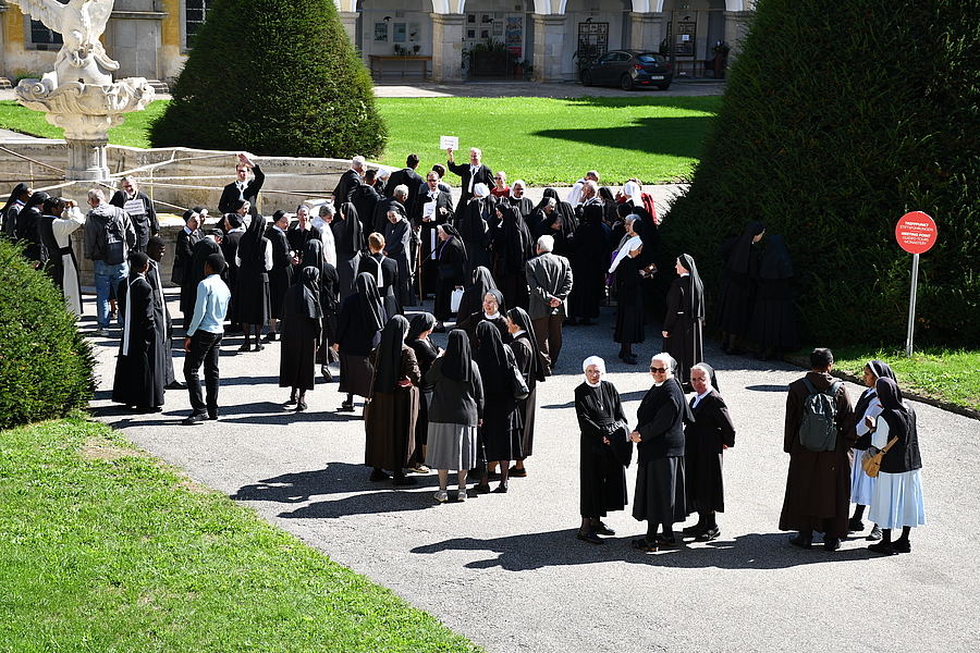 Über 100 Ordensfrauen und -männer trafen sich am 19. September 2026 im Stift St. Florian zum oberösterreichischen Ordenstag.