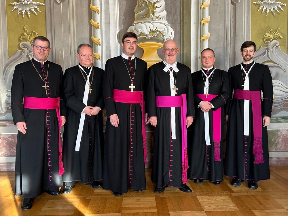 Propst Petrus Stockinger, Propst Anton Höslinger, Propst Eduard Fischnaller, Propst Johann Holzinger, Propst Markus Grasl und Propst Bernhard Mayrhofer tagten beim Generalkapitel der Kongregation der Österreichischen Augustiner-Chorherren. / Kongregation der Österreichischen Augustiner-Chorherren Propst Petrus Stockinger, Propst Anton Höslinger, Propst Eduard Fischnaller, Propst Johann Holzinger, Propst Markus Grasl und Propst Bernhard Mayrhofer tagten beim Generalkapitel der Kongregation der Österreichischen Augustiner-Chorherren.