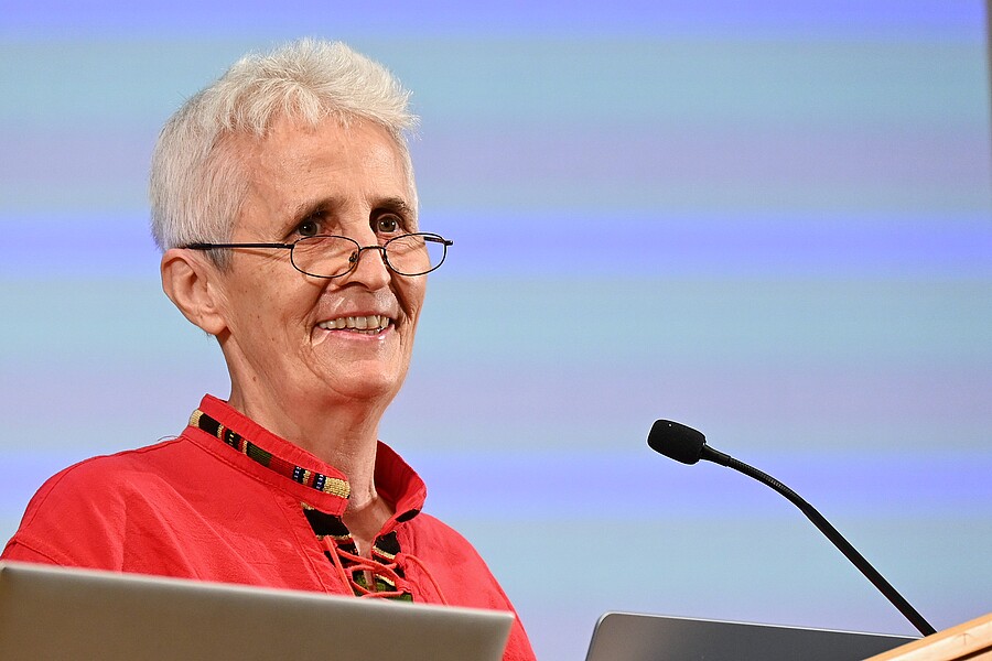 Sr. Martha Zechmeister unterstrich in ihren Dankesworten, dass Theologie sich stets neu „der Wirklichkeit aussetzen und von ihr unterbrechen lassen“ müsse.