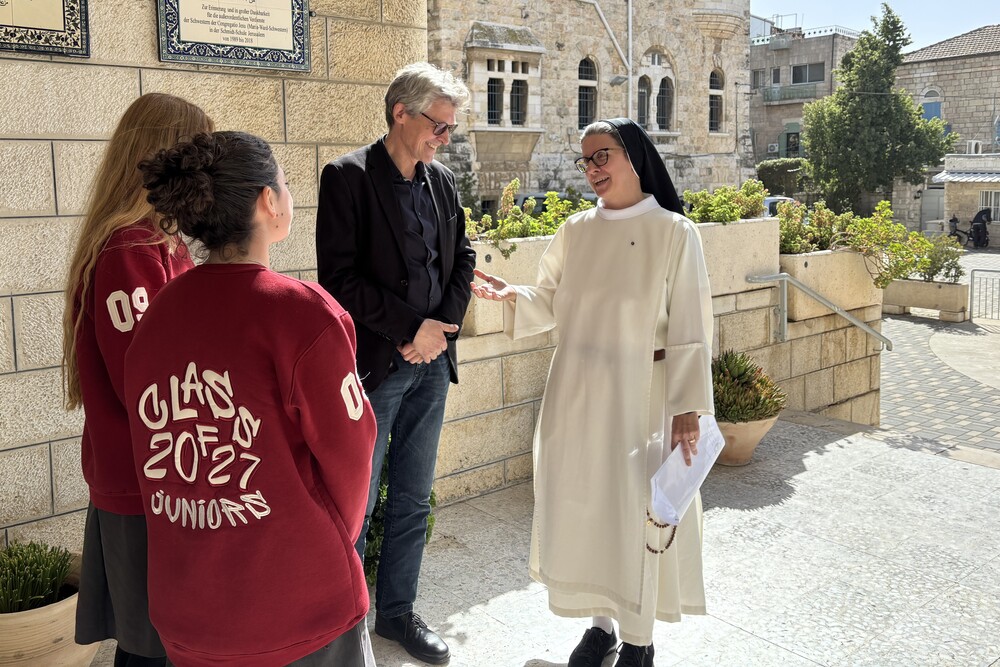 Spendenscheck-Übergabe an Schmidt-Schule