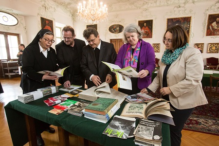 Eröffnung des Archivs für Zeitschriften der österreichischen Ordensgemeinschaften in der Bibliothek der Erzabtei St. Peter in Salzburg, 2014-03-07; Foto: Chris Hofer