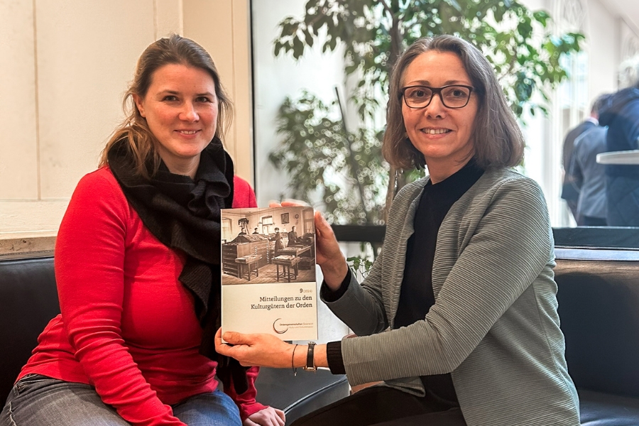 Irene Kubiska-Scharl und Karin Mayer präsentieren das neue Miko.
