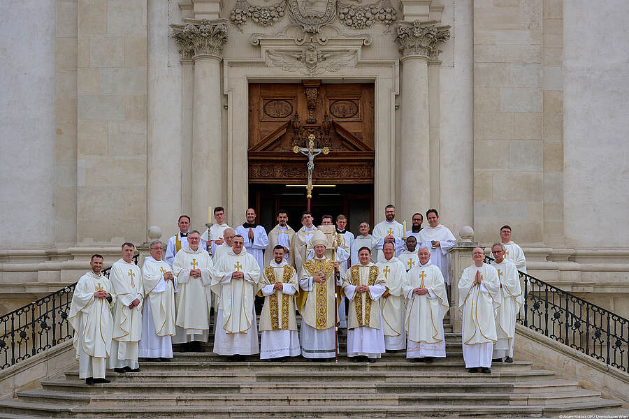 Seine Mitbrüder und Wegbegleiter freuten sich mit fr. Dominicus Maria Armbruster. / P. Adam Rokosz OP Seine Mitbrüder und Wegbegleiter freuten sich mit fr. Dominicus Maria Armbruster.
