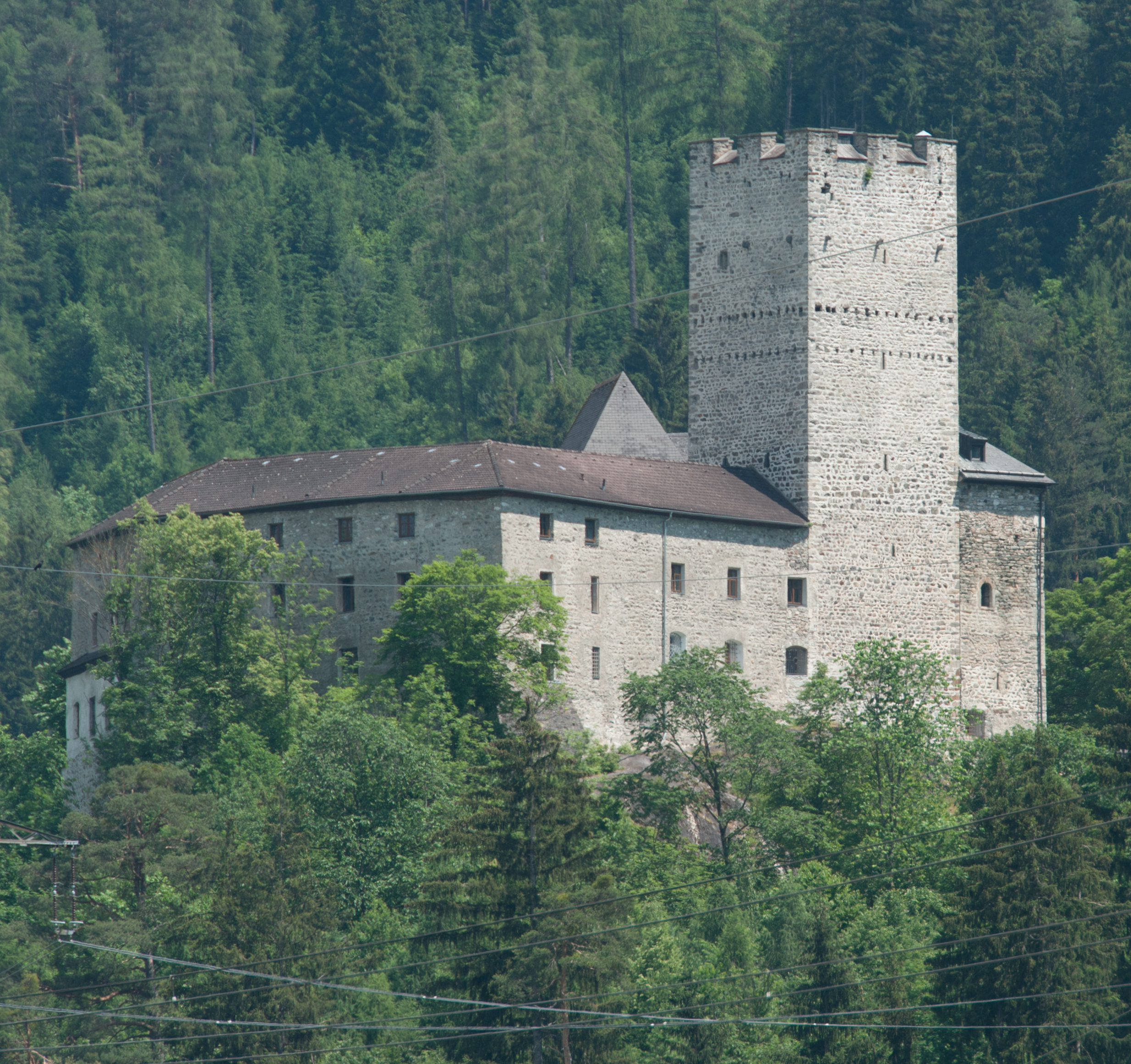 Burg St. Petersberg / Ailura, CC BY-SA 3.0 AT, Wiki takes Nordtiroler Oberland 20150605 Burg St. Petersberg 6827, CC BY-SA 3.0 AT, AILURA Burg St. Petersberg