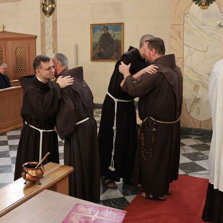 Friedensgruß nach der Ordensprofess / OFM Austria/Martin Barmettler ofm Friedensgruß nach der Ordensprofess