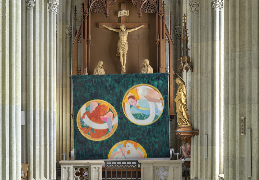 Die Künstlerin Lisa Huber gestaltete 2024 das Fastentuch für die Stiftskirche Admont.