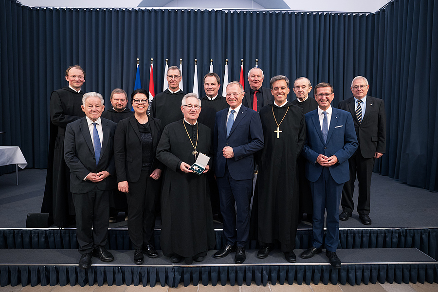 Ein besonderes Anliegen sei Altabt Ambros Ebhart das Gebet für die Klostergemeinschaft und die Menschen im Kloster und in den Pfarren, betonte Stelzer in der Laudatio.
