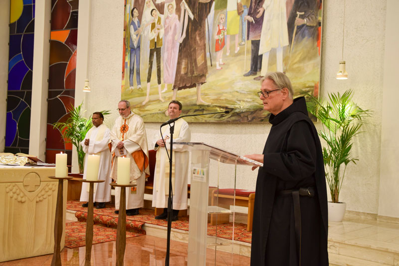 Pater Prior Daniel Katzenschläger bedankte sich bei allen Mitarbeiter:innen für ihren täglichen Einsatz.