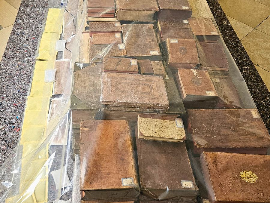 Die befallenen Bücher wurden in ein sogenanntes Stickstoffzelt gepackt. 