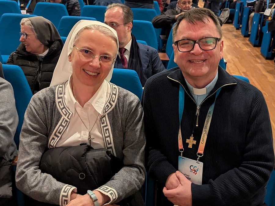 P. Siegfried Kettner traf bei der Eröffnung des Generalkapitels der Salesianer Don Boscos auf Sr. Simona Brambilla. / privat P. Siegfried Kettner traf bei der Eröffnung des Generalkapitels der Salesianer Don Boscos auf Sr. Simona Brambilla.