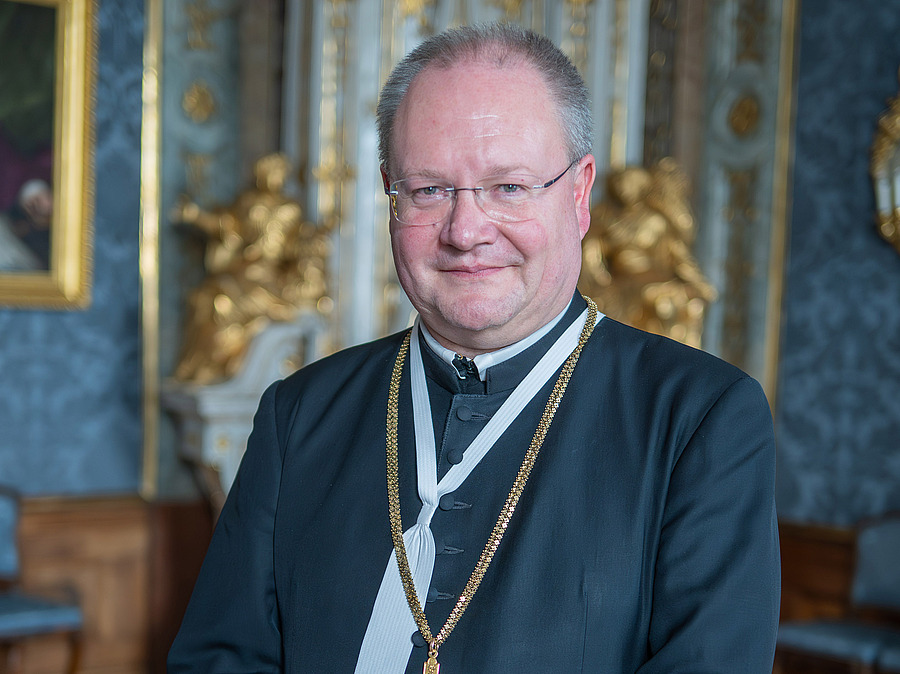 Propst Anton Höslinger, Zweiter Vorsitzender der Österreichischen Ordenskonferenz, gab der Tageszeitung „Kurier“ ein Interview.