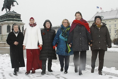 Hand in Handgegen Angst und GewaltFrauen für Vertrauen, Dialog und Gerechtigkeit