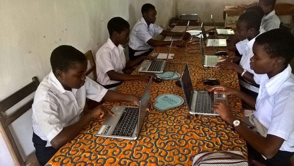 Schule der Missionarinnen Christi im Urwald 