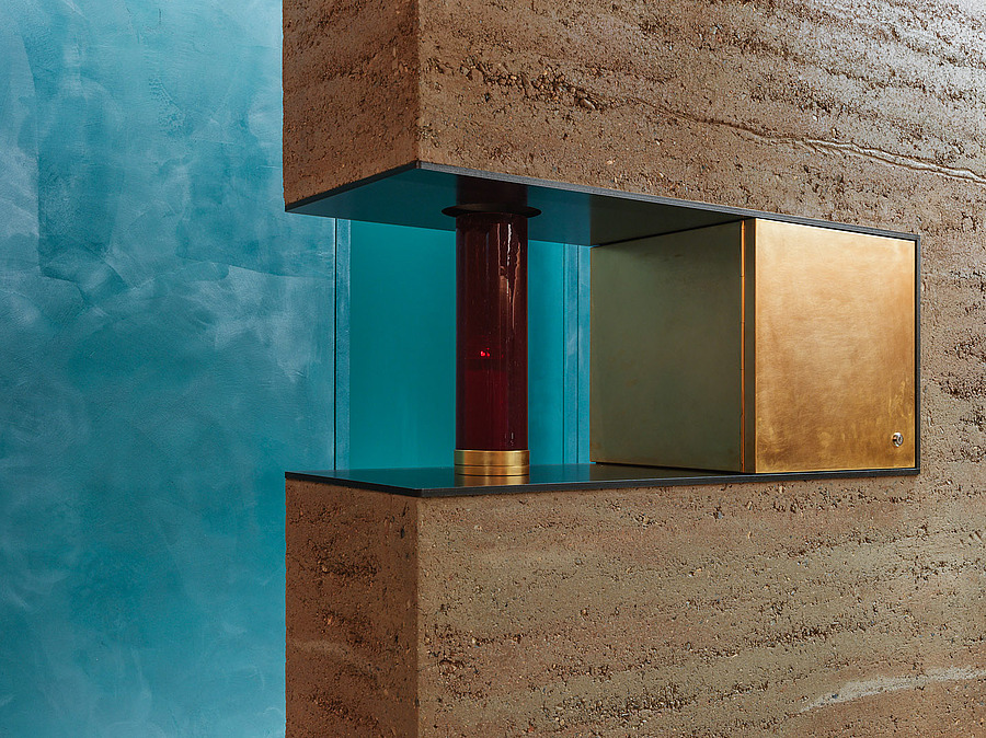 In der Kapelle ist Auferstehung sichtbar und als Brot des Lebens im goldenen Tabernakel gegenwärtig. 06.2025 Anna T / Paul Ott In der Kapelle ist Auferstehung sichtbar und als Brot des Lebens im goldenen Tabernakel gegenwärtig.