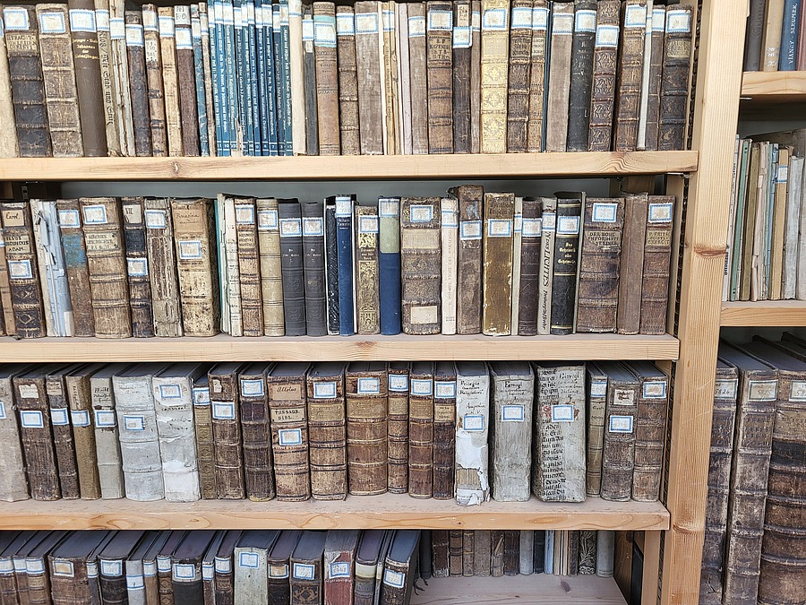 Der zeitliche Schwerpunkt der Sammlung in der Bibliothek des Servitenkonvents Volders liegt im 18. Jahrhundert, ergänzt durch Werke aus dem 16. und 17. Jahrhundert sowie aus späterer Zeit.