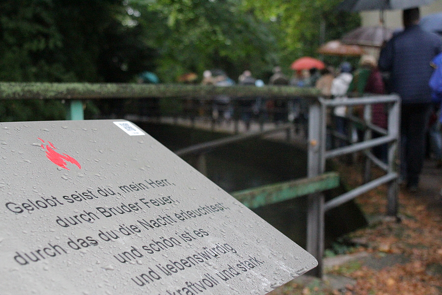 Der Sonnengesangsweg in Neunkirchen wurde anlässlich des 800-jährigen Jubiläums des Sonnengesangs gestaltet.