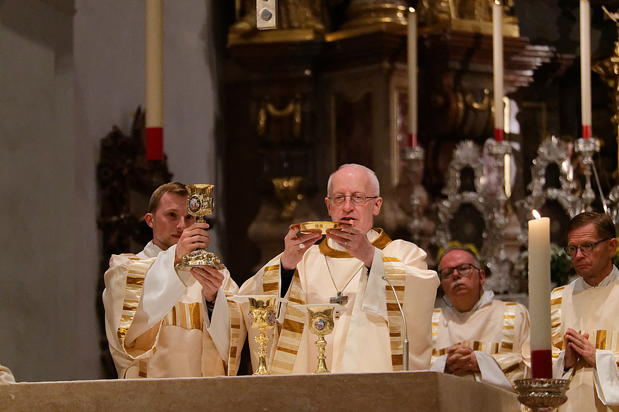 Eine der sieben Bereitschaftserklärungen: die Bereitschaft, Bischof und Priester als verlässlicher Mitarbeiter zu unterstützen. / Katharina Preissinger Eine der sieben Bereitschaftserklärungen: die Bereitschaft, Bischof und Priester als verlässlicher Mitarbeiter zu unterstützen.