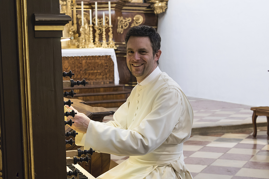 fr. Ewald Donhoffers musikalische Karriere begann an der Orgel. / Stift Schlägl fr. Ewald Donhoffers musikalische Karriere begann an der Orgel.