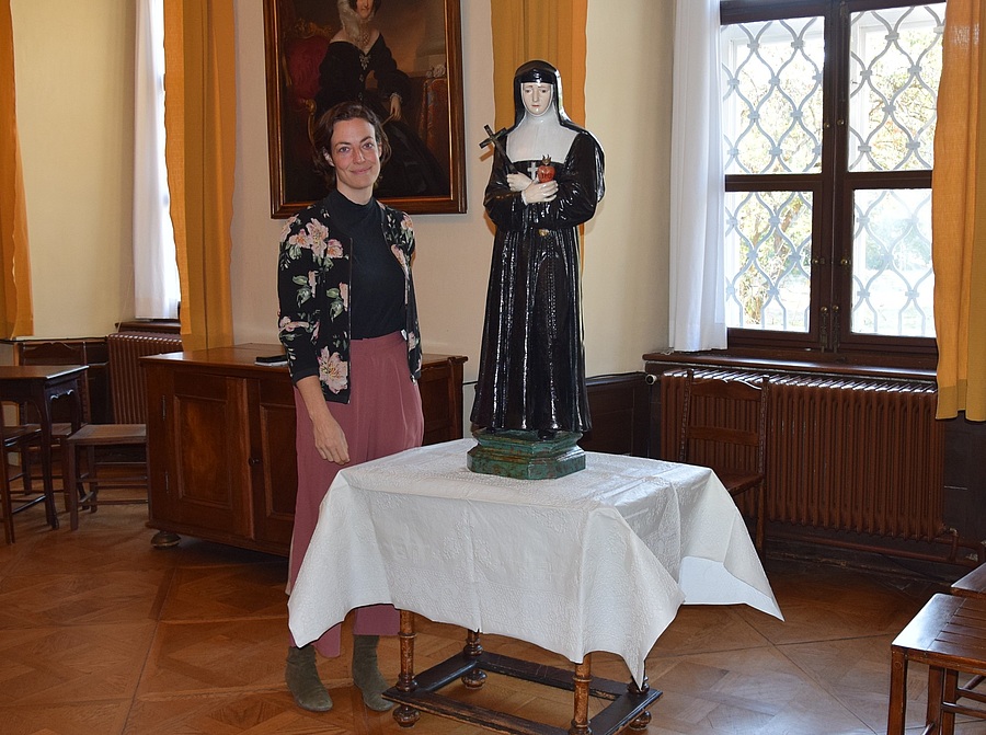 Susanne Winkler restaurierte die Figur der Ordensgründerin der Salesianerinnen, der hl. Johanna Franziska von Chantal.