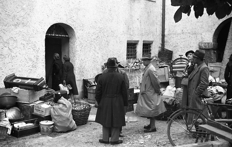 Die Absiedelung des Salzburger Franziskanerklosters am 13.10.1938 / Stadtarchiv Salzburg/Fotoarchiv Franz Krieger Die Absiedelung des Salzburger Franziskanerklosters am 13.10.1938
