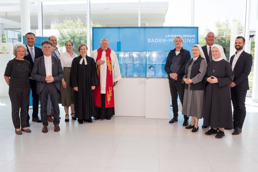 Die Ehrengäste bei den Feierlichkeiten im Landesklinikum Mödling (v.l.): Christina Pospisil, Markus Zemanek, Heinz Purrer, Stefan Gruber-Traint, Claudia Herbst, Anne Tikkanen-Lippl, Martin Leitner, Clemens Fürtler, Sr. Ruth Beinhauer, Nikolaus Jorda,