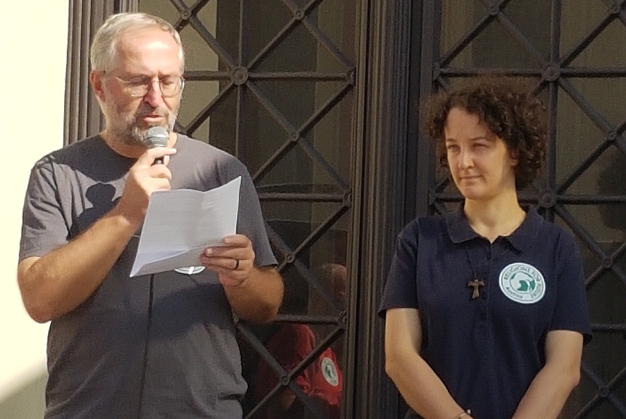 „Demokratie wählen, Klima retten, eine Welt gewinnen“, lautete der Appell des Steyler Missionars P. Franz Helm am weltweiten Klimastreik. Auch Jana Roschitz von der Kongregation der Schwestern von der Schmerzhaften Mutter war mit dabei.