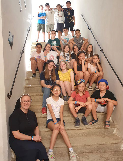 Zwei Berufungen, ein Klassenzimmer: Sr. Sabine Grangl unterrichtet an der Privaten Mittelschule der Grazer Schulschwestern in Graz-Eggenberg.