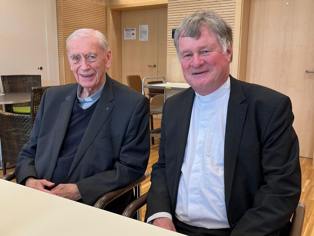 Jubilar Bischof em. Ludwig Schwarz (l.) mit seinem Nachfolger Bischof Manfred Scheuer