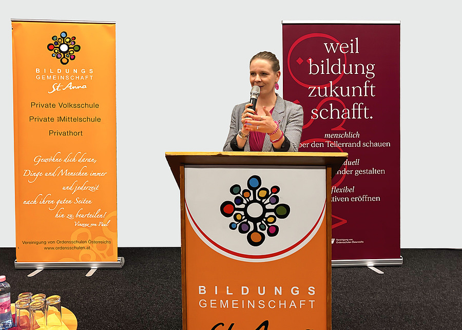 Kristina Mandl aus dem Bildungsministerium gab bei der VOSÖ-Klausurtagung Einblick in das Themenfeld „Demokratiebildung und Bildungspartnerschaft: Bedeutung für den gesellschaftlichen Zusammenhalt“.