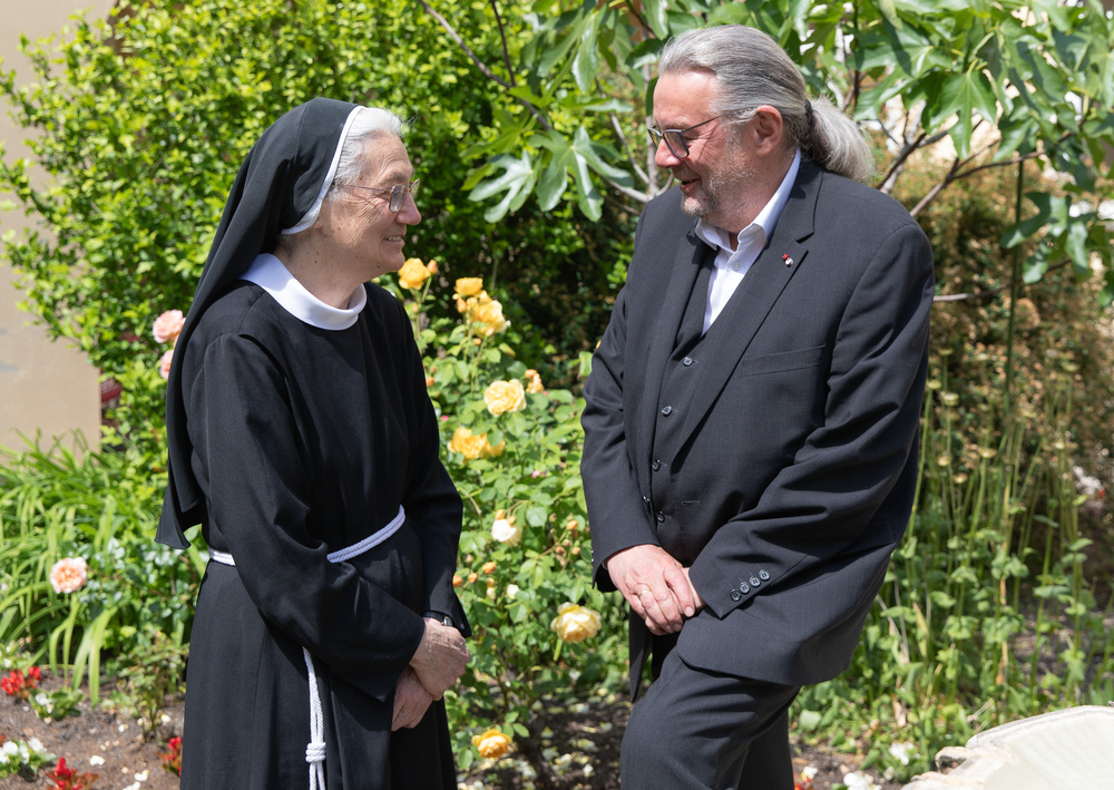 Koventoberin Sr. M. Petronilla Herl im Gespräch mit Rudolf Luftensteiner, Vorstandsvorsitzender des Instituts Österreichischer Orden / OÖK/emw Koventoberin Sr. M. Petronilla Herl im Gespräch mit Rudolf Luftensteiner, Vorstandsvorsitzender des Instituts Österreichischer Orden