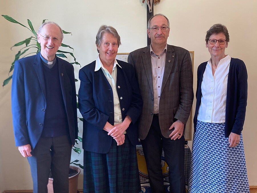 P. Michael Huber (2.v.r.) und Sr. Gerlinde Kauba (2.v.l.) bilden das neue Leitungsteam der Ordenskonferenz der Erzdiözese Salzburg. Mit ihnen im Bild: Gottfried Laireiter (l.), Ordensvikar der Erzdiözese Salzburg, und Sr. Christine Rod (r.), Generals