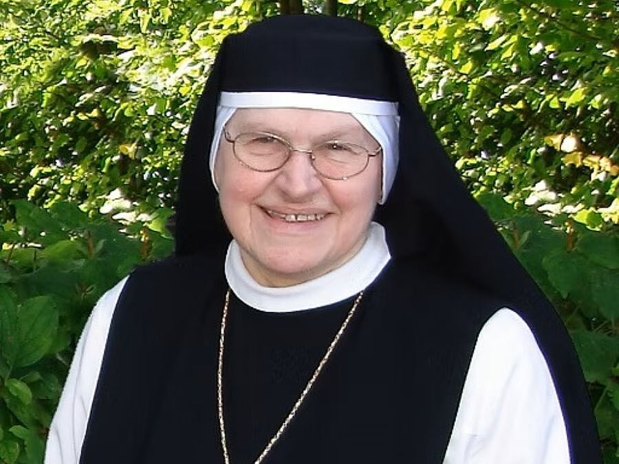 Äbtissin em. Maria Benedikta Deninger verstarb am 26. September 2025 im Alter von 86 Jahren.
