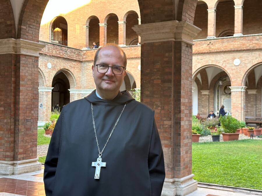 Der neue Abtprimas Jeremias Schröder bezeichnete die Benediktiner als Brückenbauer.