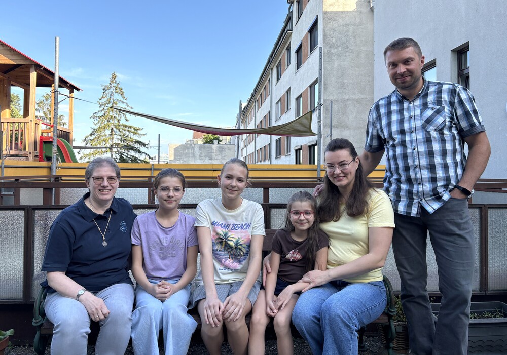 Eine Familie findet eine Familie