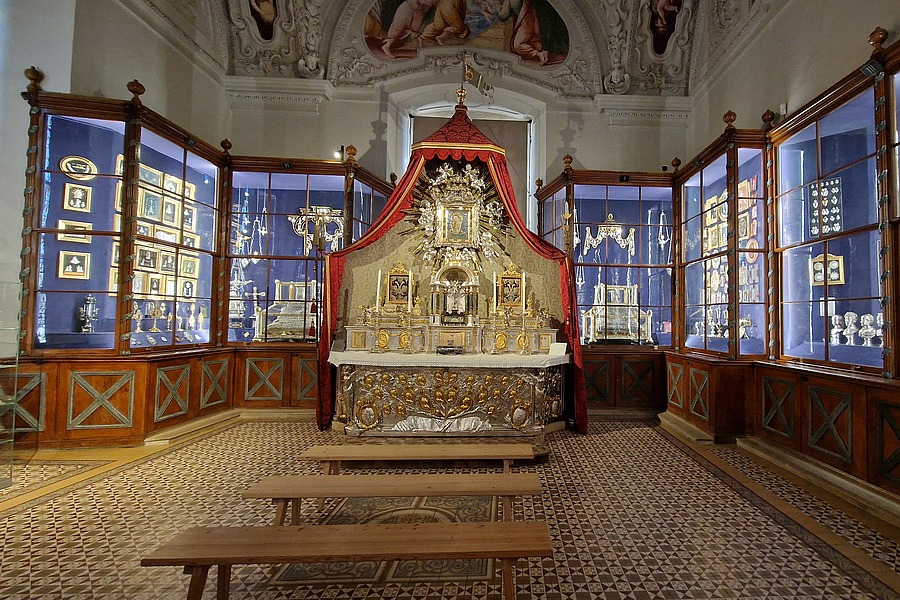 Mittelpunkt der Nordschatzkammer ist der beeindruckende Schatzkammeraltar.