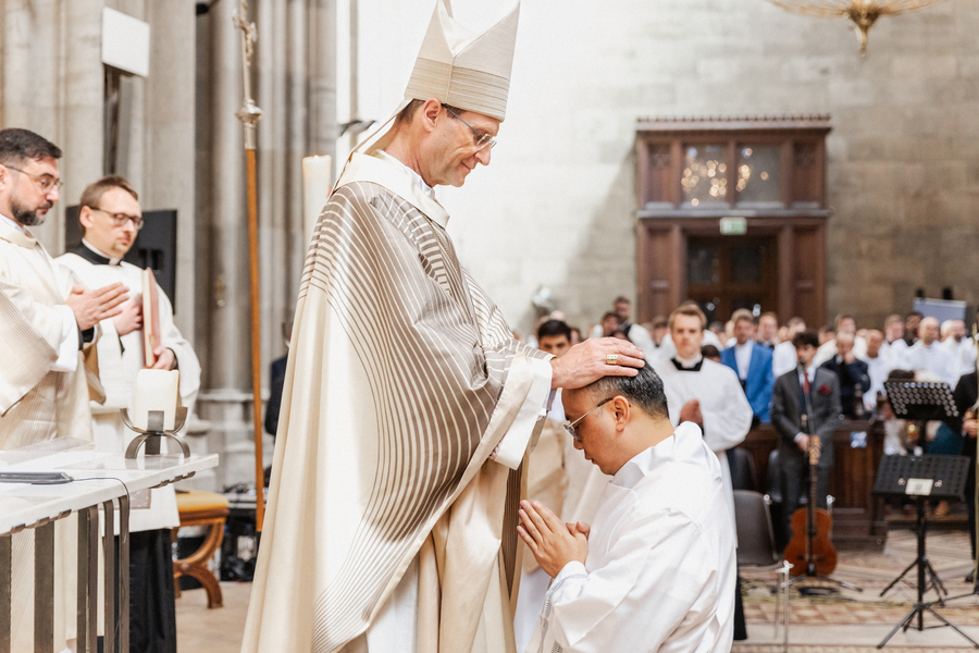 Fr. Thomas Pham, Prior des Wiener Konvents der Barmherzigen Brüder, wurde am 27. April 2024 von Weihbischof Stephan Turnovszky zum Diakon geweiht.