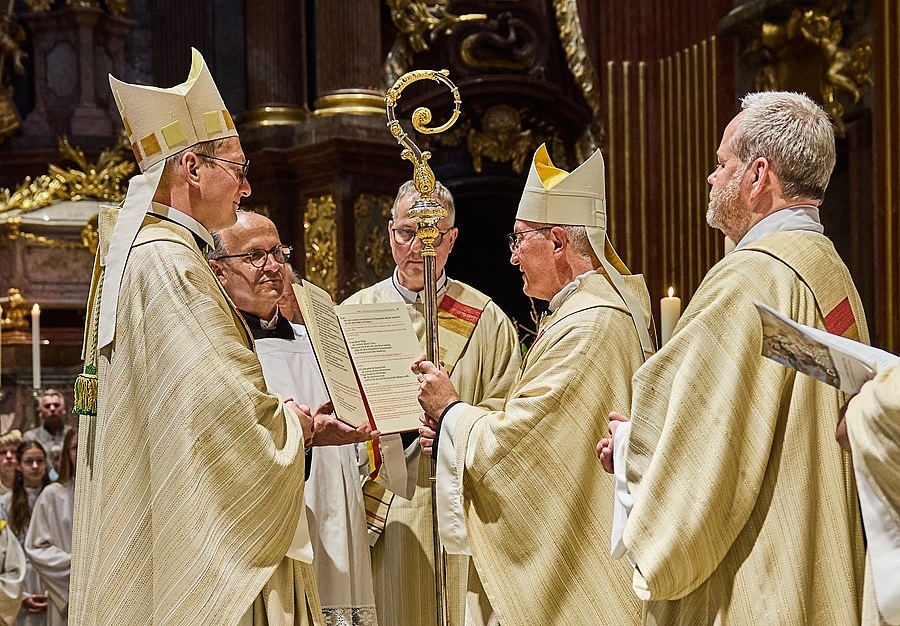 Ludwig Wenzl wurde am 26. Oktober 2025 vom St. Pöltner Weihbischof Anton Leichtfried zum neuen Abt von Stift Melk benediziert.