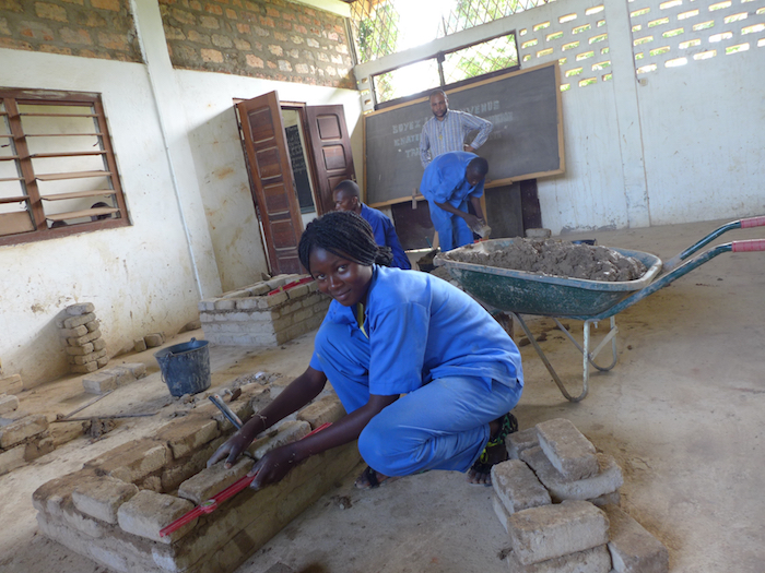 Don Bosco Mission Bonn Auszubildende in Don Bosco Einrichtung in Damala, einem Stadtteil von Bangui der Hauptstadt ZAR