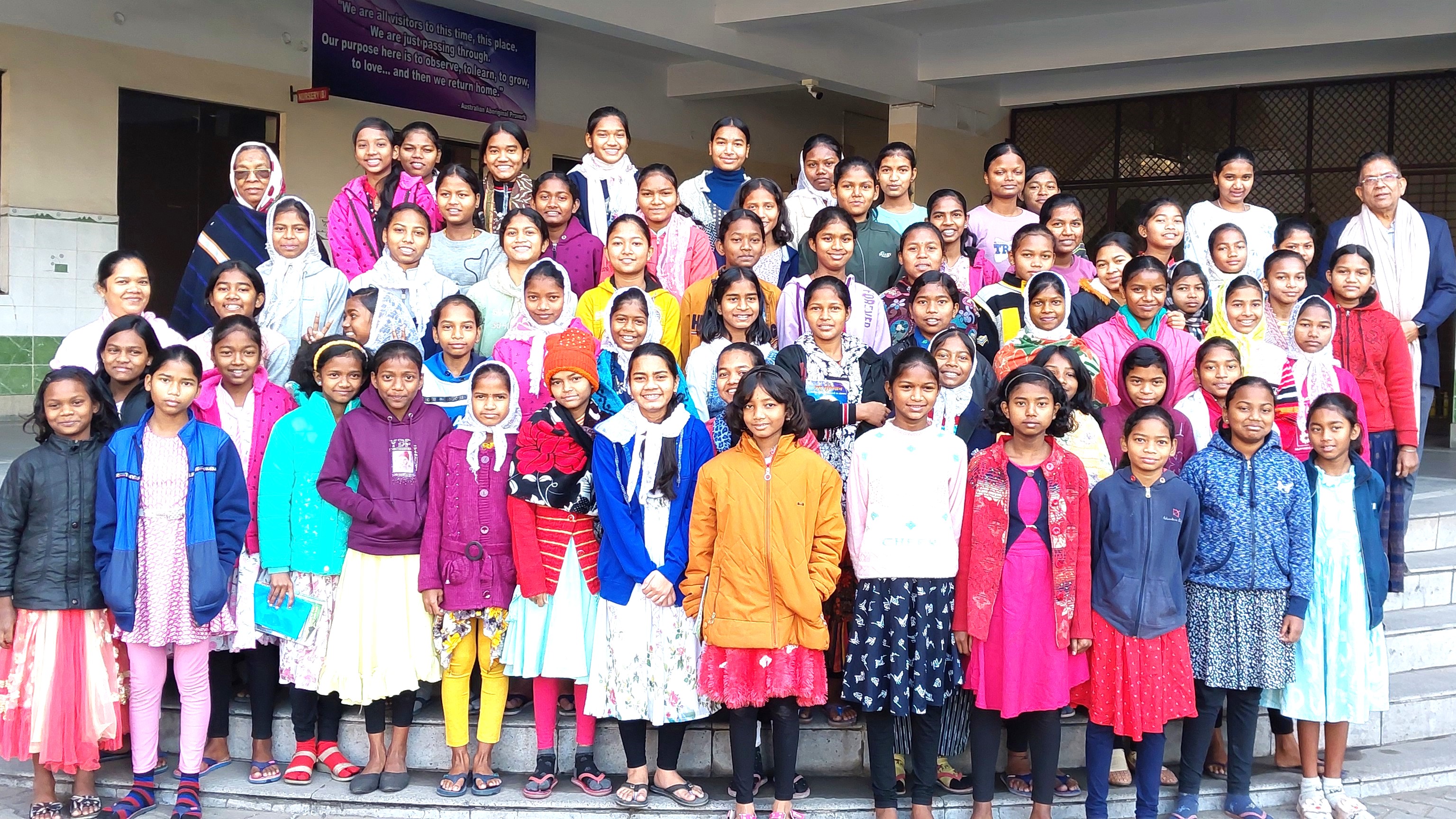 SchülerInnen des “Centre of Excellence“ in Jhartarang, Indien / Steyler Missionare SchülerInnen des “Centre of Excellence“ in Jhartarang, Indien