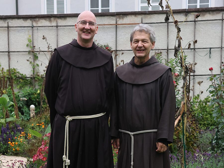 P. Fritz Wenigwieser (r.) wurde als Präsident der COTAF wiedergewählt. Sein Stellvertreter ist nun P. Frédéric-Marie Le Méhauté (l.). / OFM Austria/Martin Barmettler ofm P. Fritz Wenigwieser (r.) wurde als Präsident der COTAF wiedergewählt. Sein Stellvertreter ist nun P. Frédéric-Marie Le Méhauté (l.).
