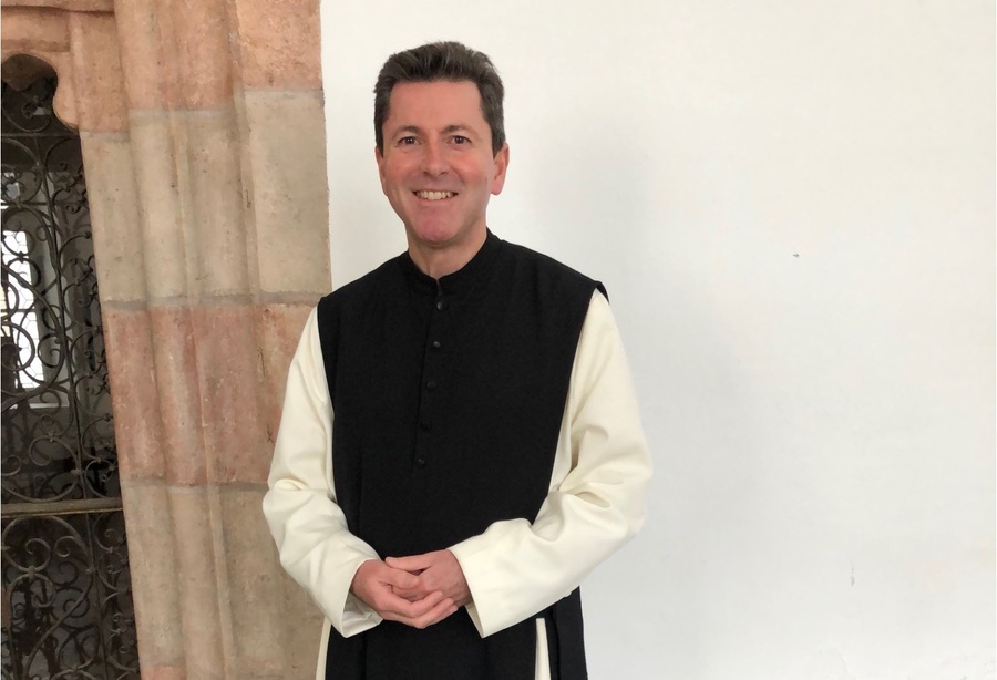 Vor seinem Ordenseintritt arbeitete P. Lukas Agerer über 20 Jahre lang als Pressesprecher, Kommunikationsberater und Manager.