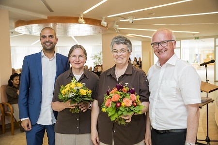 Die Schwestern übergeben Seniorenresidenz Schloss Kahlsperg an Caritas Salzburg und Casa Leben Foto: Neumayr/Leo 10.07.2017 Markus Platzer, Benedicta Lienbacher, Emanuela Resch, Johannes Dines,